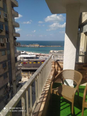 City scoure sea view
